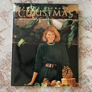 Martha Stewart Holiday Entertaining Book – Green and Gold Cover 1989